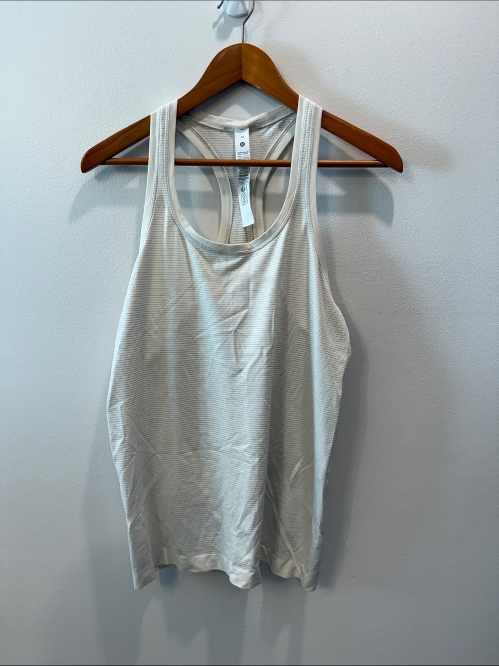 Lululemon Swiftly Tech Cream Racerback Tank Sz 10 NWOT